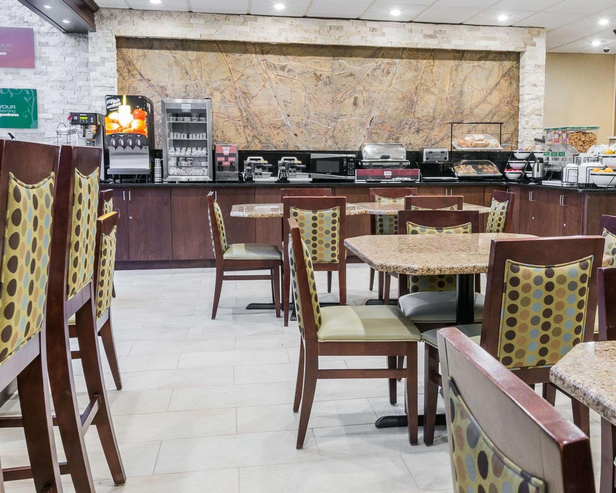 罗穆卢斯都会机场康福特茵酒店 罗缪勒斯 外观 照片