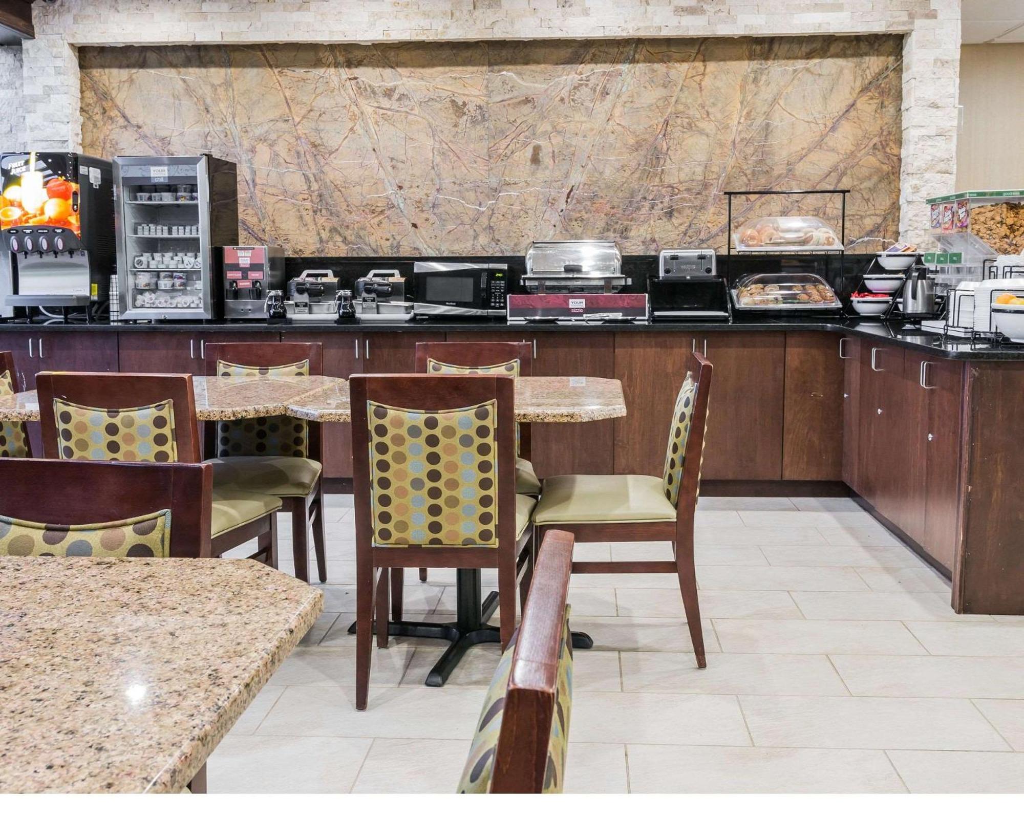 罗穆卢斯都会机场康福特茵酒店 罗缪勒斯 外观 照片