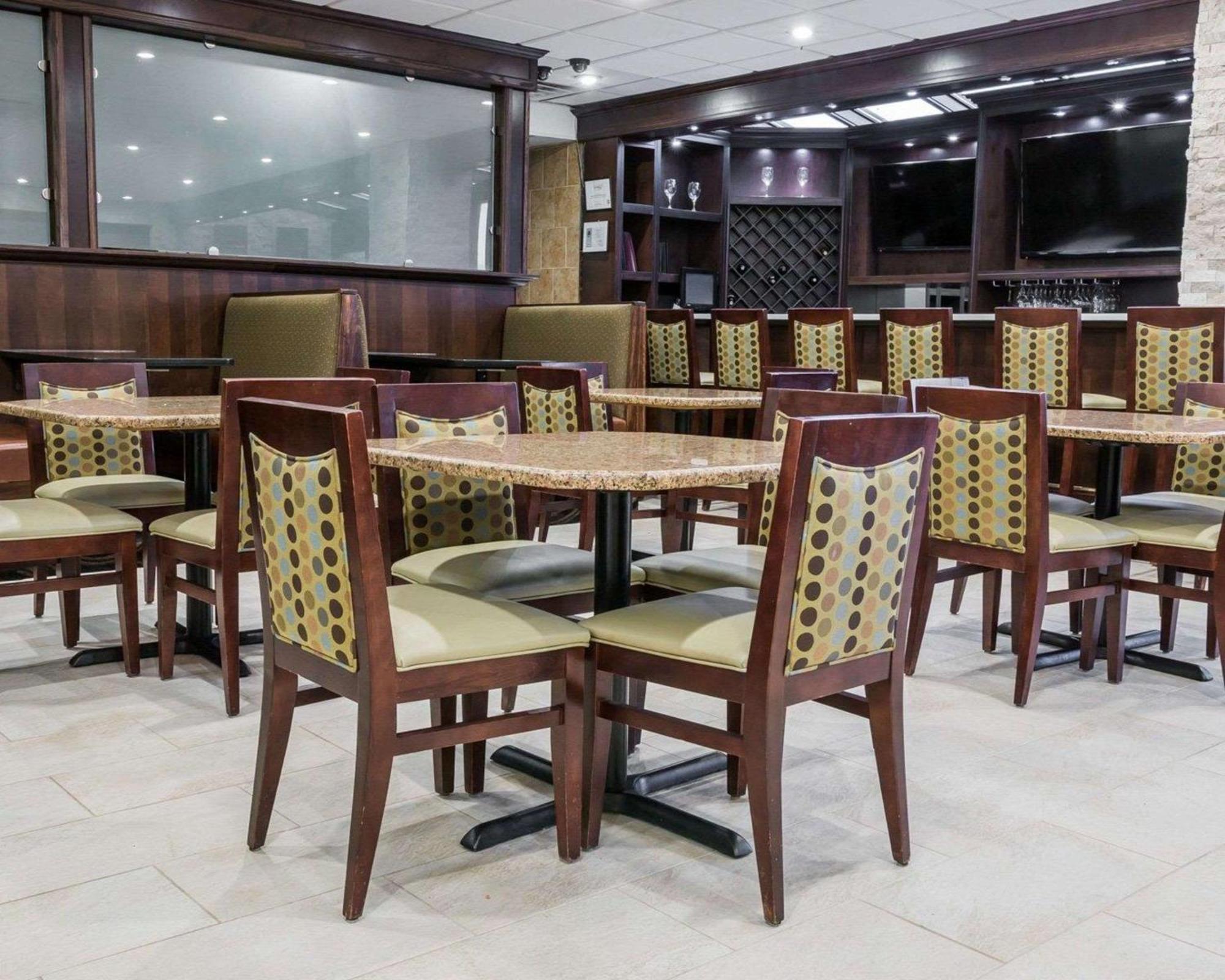 罗穆卢斯都会机场康福特茵酒店 罗缪勒斯 外观 照片