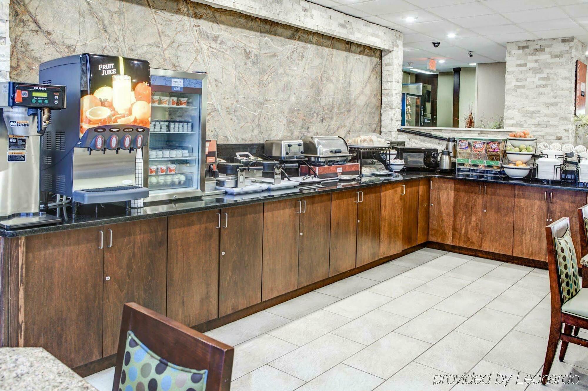 罗穆卢斯都会机场康福特茵酒店 罗缪勒斯 外观 照片